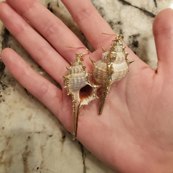 5star rated Handmade Conch seashells gold earrings - Picture 3 of 5